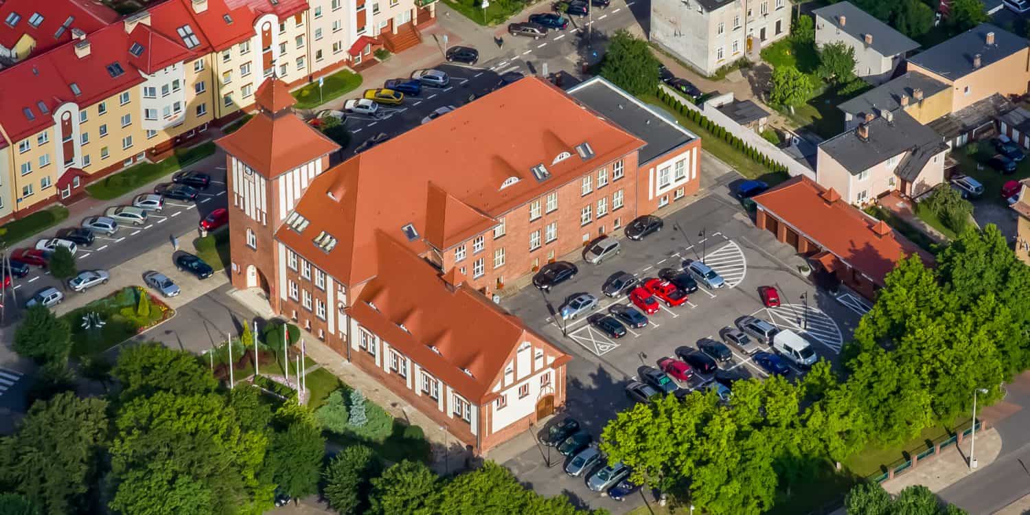 Ustka Ratusz Miejski opowieści na fali